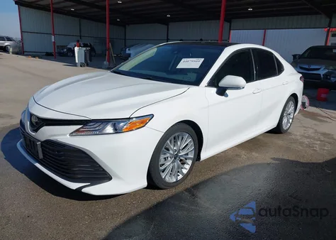 2020 Toyota Camry Xle z USA, uszkodzony, nr VIN 4T1F11AK7LU973415
